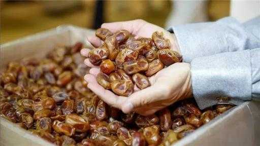مصر الأولى عالميًا في إنتاج التمور بـ2.2 مليون طن سنويًا.. ووزير الزراعة... مصر الأولى عالميًا في إنتاج التمور بـ2.2 مليون طن سنويًا.. ووزير الزراعة يكشف فرص تطوير القطاع