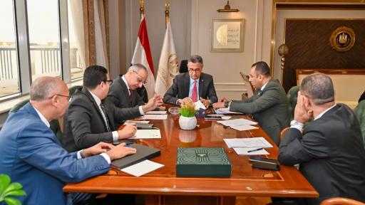 وزير التموين يناقش مع عدد النواب تطوير مستوى الخدمات المقدمة للمواطنين وزير التموين يناقش مع عدد النواب تطوير مستوى الخدمات المقدمة للمواطنين