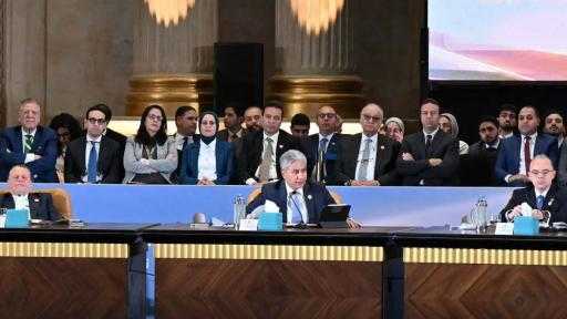 وزير السياحة: مصر استقبلت 135 مليون سائح بإيرادات 125 مليار دولار منذ... وزير السياحة: مصر استقبلت 135 مليون سائح بإيرادات 125 مليار دولار منذ يوليو 2014 وحتى يونيو الماضي