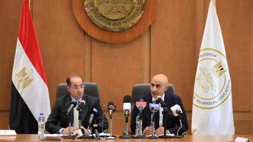 وزيرا المالية والتعليم يعلنان عن خطة تحسين أجور المعلمين خلال عامين