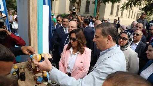 وزيرة التنمية المحلية: ننفذ مركز لخدمات أعمال النباتات الطبية والعطرية ببني سويف وزيرة التنمية المحلية: ننفذ مركز لخدمات أعمال النباتات الطبية والعطرية ببني سويف